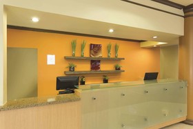 La Quinta Inn & Suites by Wyndham Raleigh Crabtree