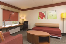La Quinta Inn & Suites by Wyndham Raleigh Crabtree