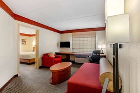 La Quinta Inn & Suites by Wyndham Raleigh Crabtree