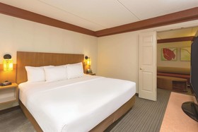 La Quinta Inn & Suites by Wyndham Raleigh Crabtree