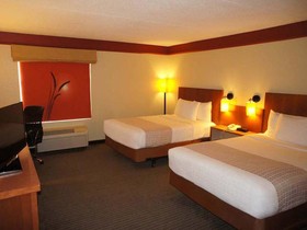 La Quinta Inn & Suites by Wyndham Raleigh Crabtree