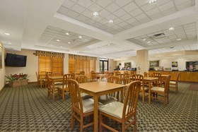 La Quinta Inn & Suites by Wyndham Raleigh Downtown North
