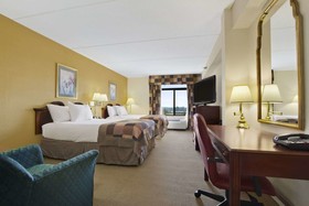 La Quinta Inn & Suites by Wyndham Raleigh Downtown North