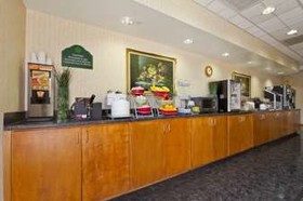 La Quinta Inn & Suites by Wyndham Raleigh Downtown North
