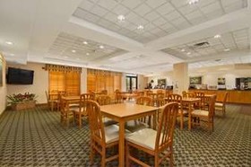 La Quinta Inn & Suites by Wyndham Raleigh Downtown North