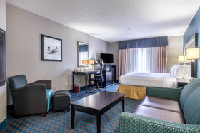 Holiday Inn Express & Suites Roanoke Rapids SE