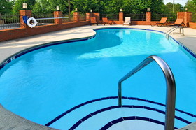 Holiday Inn Express & Suites Roanoke Rapids SE