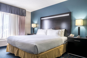 Holiday Inn Express & Suites Roanoke Rapids SE