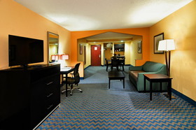 Holiday Inn Express & Suites Roanoke Rapids SE