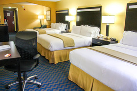 Holiday Inn Express & Suites Roanoke Rapids SE