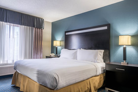 Holiday Inn Express & Suites Roanoke Rapids SE