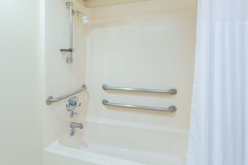 Days Inn & Suites by Wyndham Rocky Mount Golden East