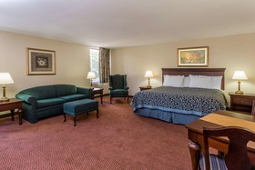Days Inn & Suites by Wyndham Rocky Mount Golden East