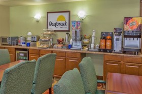 Days Inn & Suites by Wyndham Rocky Mount Golden East
