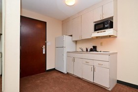 Days Inn & Suites by Wyndham Rocky Mount Golden East