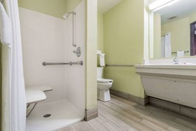 Days Inn & Suites by Wyndham Rocky Mount Golden East