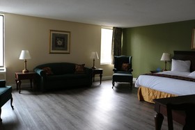 Days Inn & Suites by Wyndham Rocky Mount Golden East