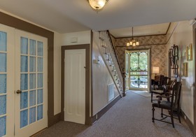 Carrier Houses Bed and Breakfast