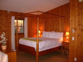 Fire Mountain Inn Cabins & Treehouses