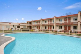 Days Inn by Wyndham Shelby