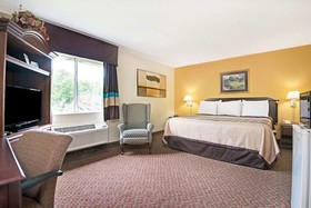 Days Inn & Suites by Wyndham Siler City