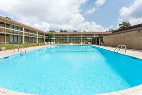Days Inn & Conf Center by Wyndham Southern Pines Pinehurst