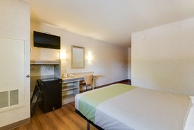 Motel 6 Statesville