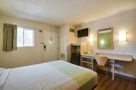 Motel 6 Statesville