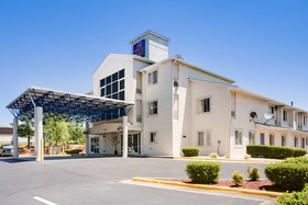 Motel 6 Statesville