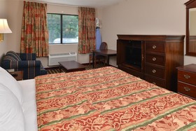 Econo Lodge Inn & Suites