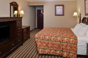 Econo Lodge Inn & Suites