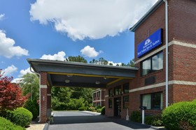 Econo Lodge Inn & Suites