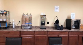 Econo Lodge Inn & Suites