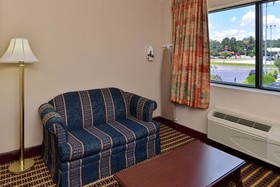 Econo Lodge Inn & Suites