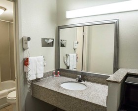 Econo Lodge North Washington