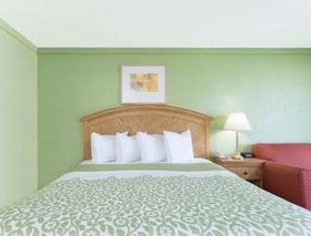 Days Inn by Wyndham Washington