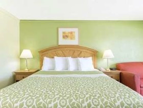 Days Inn by Wyndham Washington