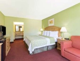 Days Inn by Wyndham Washington