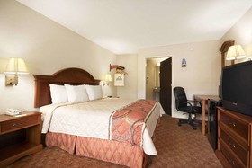 Days Inn by Wyndham Weldon Roanoke Rapids