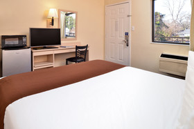 AmeriVu Inn and Suites Wilmington