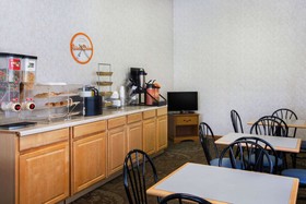 Howard Johnson by Wyndham Wilmington