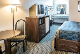 Rodeway Inn & Suites Wilmington North