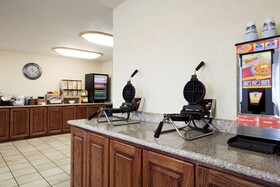 Country Inn & Suites by Radisson, Bismarck, ND