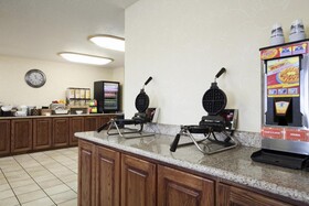 Country Inn & Suites by Radisson, Bismarck, ND