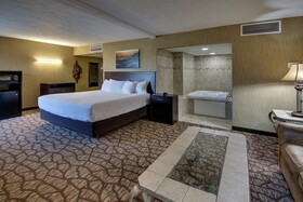 EverSpring Inn & Suites