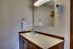 EverSpring Inn & Suites