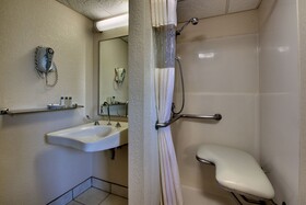 EverSpring Inn & Suites