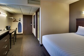 EverSpring Inn & Suites