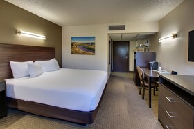 EverSpring Inn & Suites