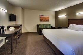 EverSpring Inn & Suites
